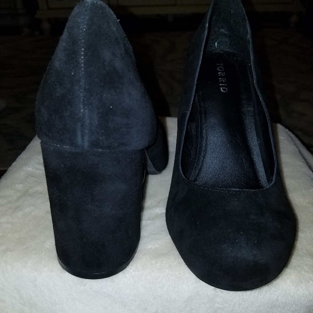 Pumps - Picture 3 of 3